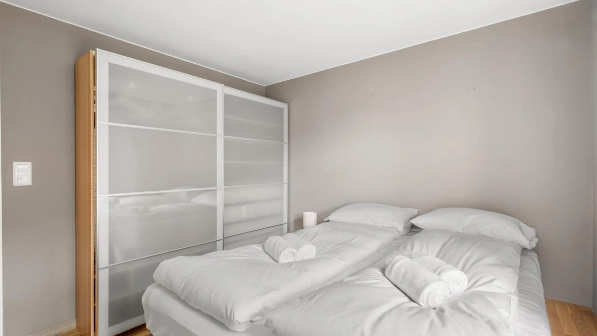 Bergen Beds - Modern, Cozy & Perfect Location Apartman